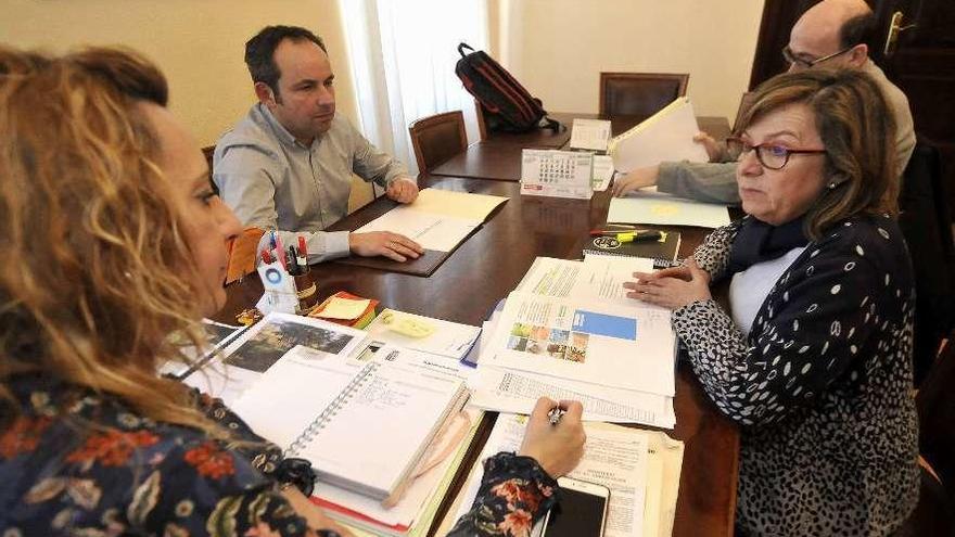 Gema Álvarez y María Jesús Aguilar, junto a José Ramón Diéguez y Francisco Fernández.