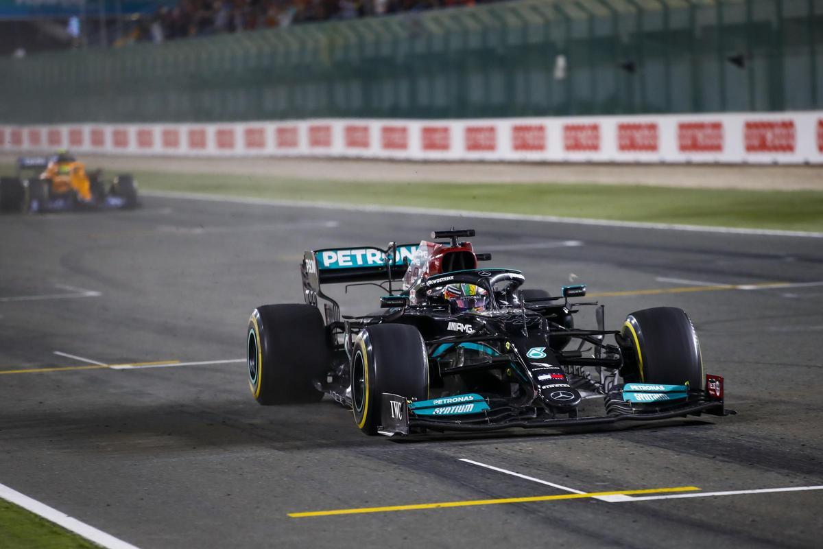 El piloto inglés Lewis Hamilton durante un Gran Premio del Mundial de F-1 de 2021.
