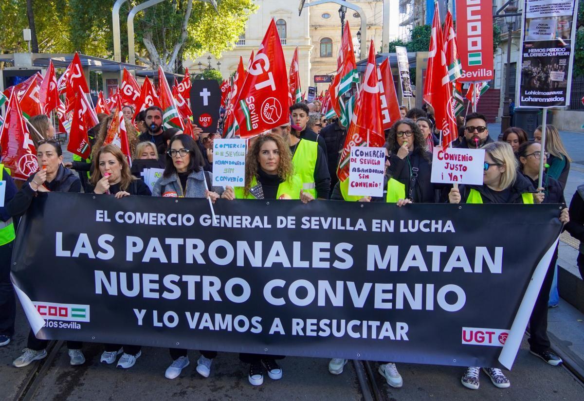 Manifestación de CCOO y UGT sobre el comercio de Sevilla