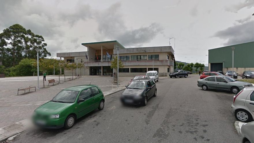 Pazos de Borbén pagará 26.400 euros a un peón que se seccionó un dedo haciendo un tarea para la que no le habían formado
