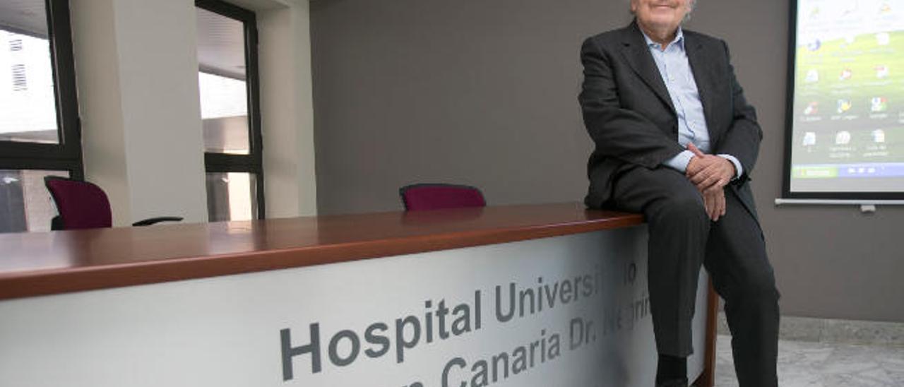 Enric Carrreras, director de Redmo, ayer, en el Hospital Negrín.