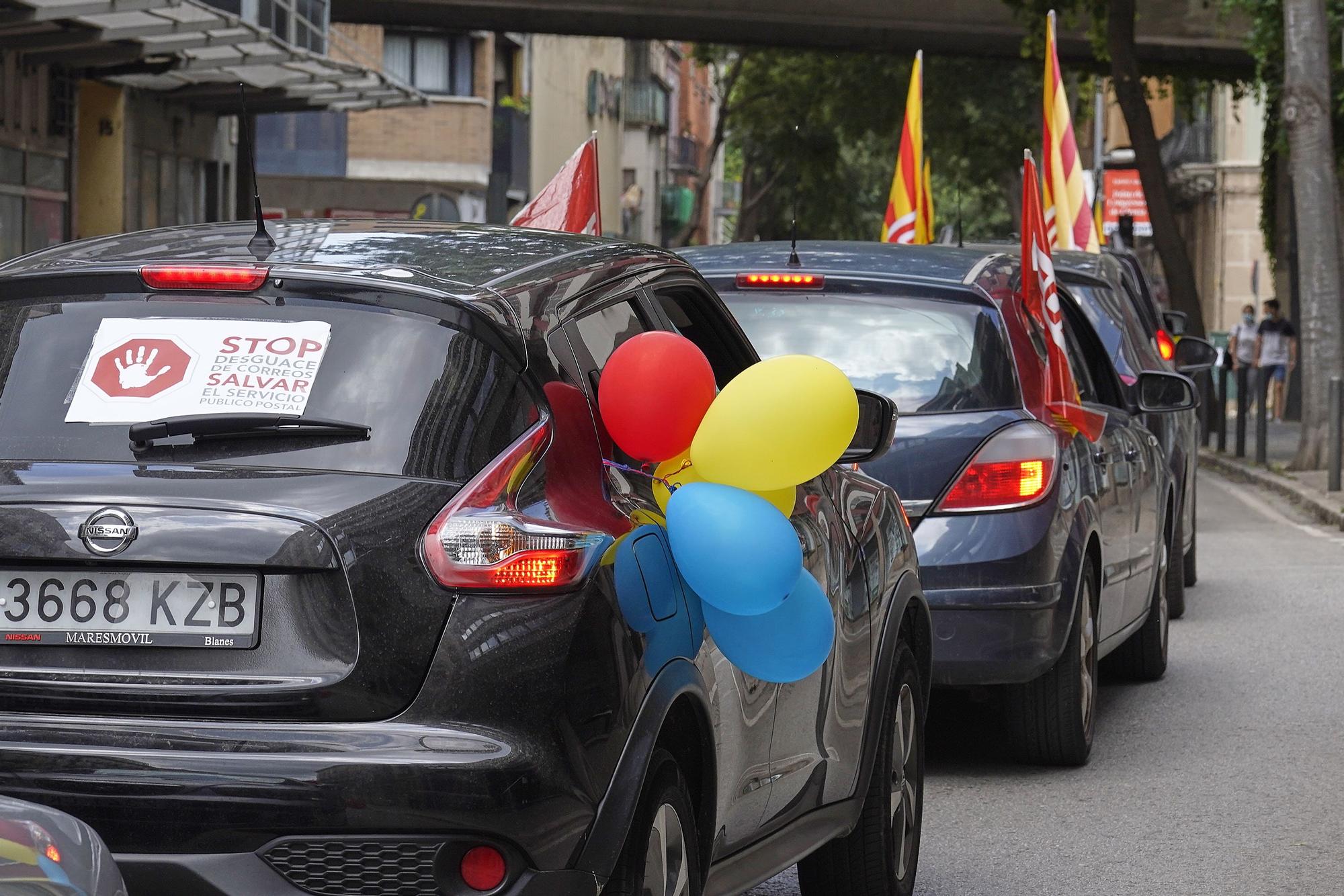 Marxa lenta de treballadors de Correus de Girona