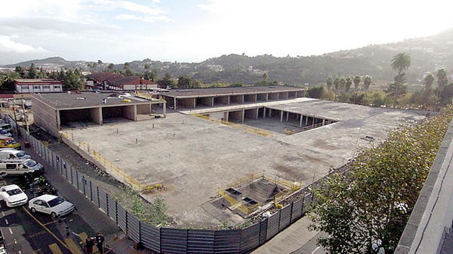 El centro comercial, en noviembre de 2006, con las obras paralizadas en la actualidad.