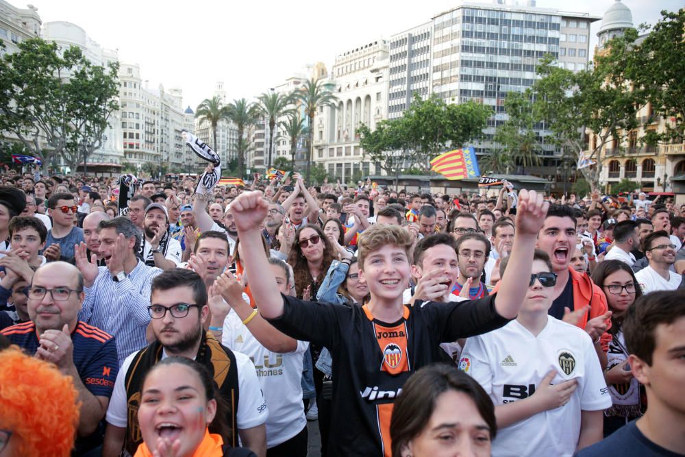 Ambiente en la plaza del Ayuntamiento de València