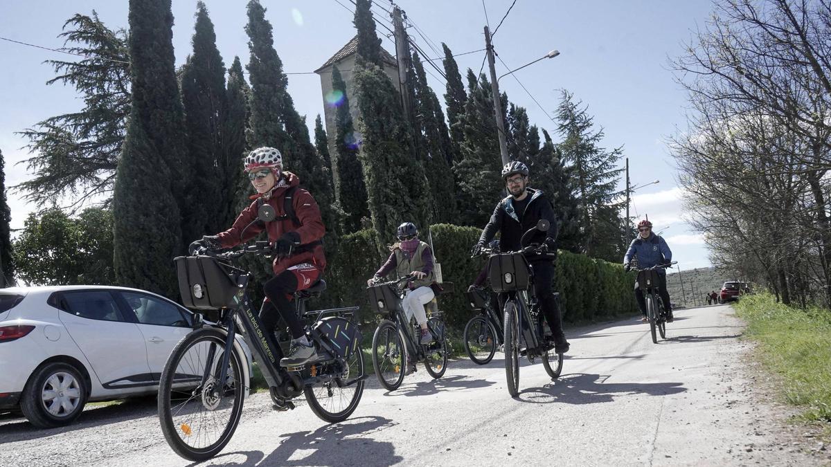 S’estrena a Manresa la ruta ignasiana amb bicicleta elèctrica