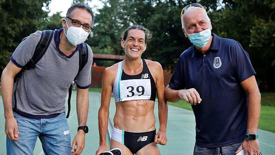 Guerrero, amb Víctor López (preparador físic) i Joan Lleonart (entrenador), a les pistes d&#039;atletisme d&#039;Olot