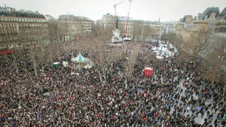 París se echa a la calle contra la barbarie terrorista