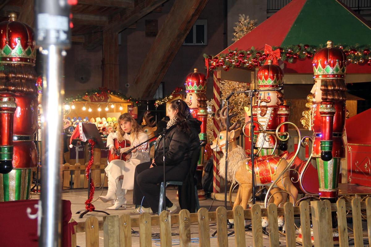 Una de les actuacions musicals del Mercat de Nadal de Sant Fruitós