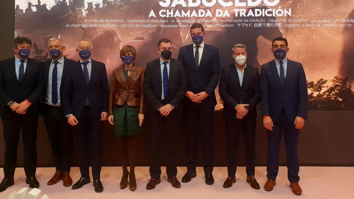 Autoridades que participaron ayer en la presentación de la Rapa das Bestas en Fitur.