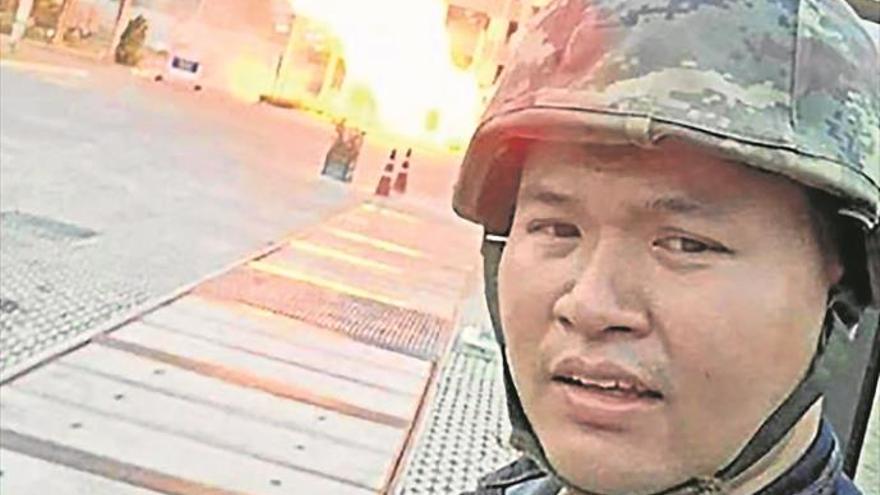 Un soldado mata al menos a una veintena de personas en Tailandia