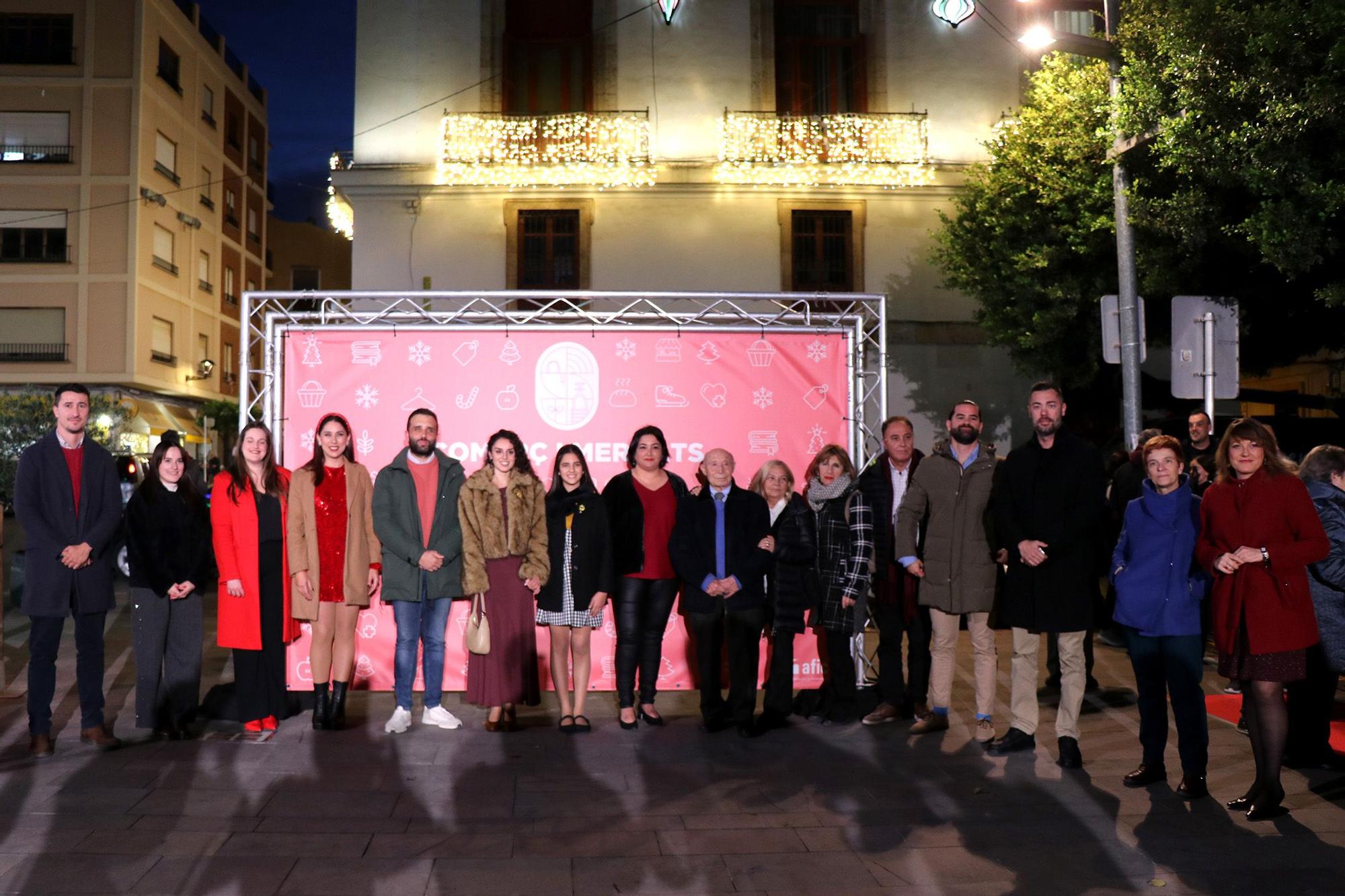 Impresionante encendido de luces de Navidad en Sagunt