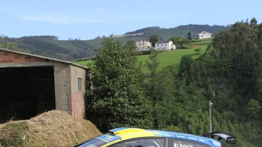 Óscar Palacio, en el rally del Parque Histórico del Navia.