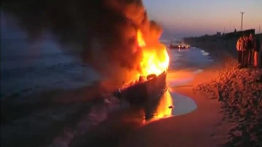 Israel ataca dos botes en aguas de la Franja de Gaza