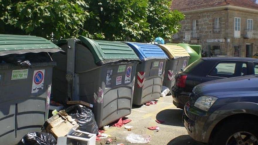 Contenedores de Panxón repletos de basura en el primer día de huelga.