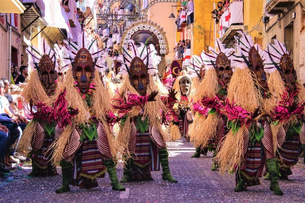 La Entrada Mora de Alcoy llena de exotismo las calles de la ciudad