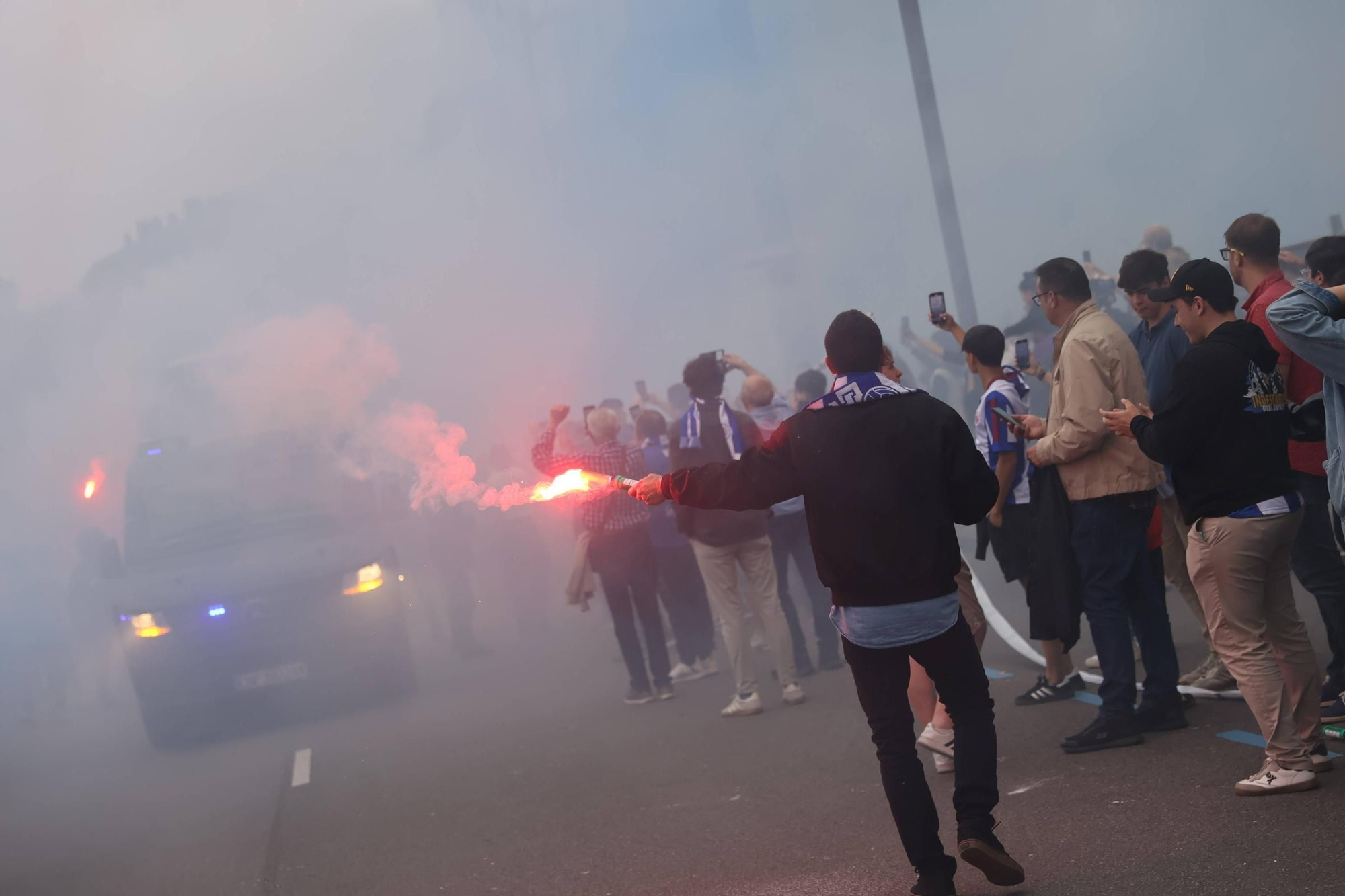EN IMÁGENES: Avilés se tiñe de blanquiazul para la final por el ascenso ante el Rayo Majadahonda