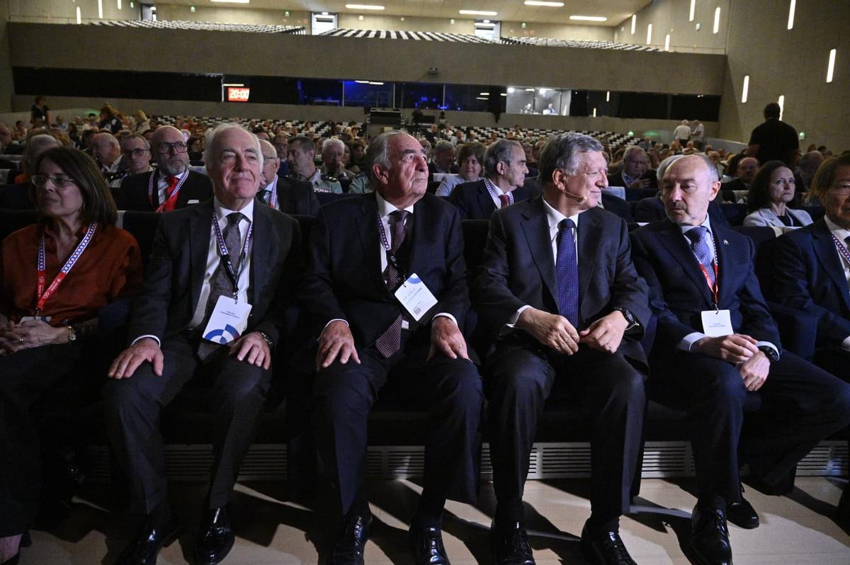 Franco, junto a varios de los ponentes en la primera sesión del congreso.