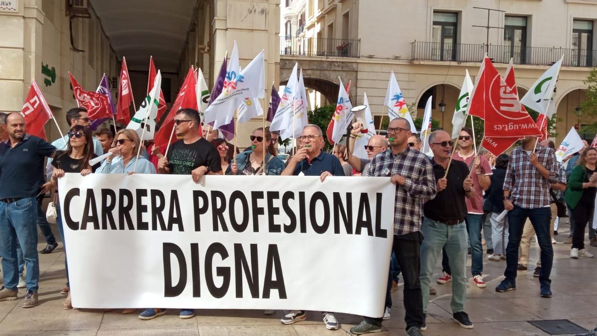 Los funcionarios del Ayuntamiento, durante una manifestación.