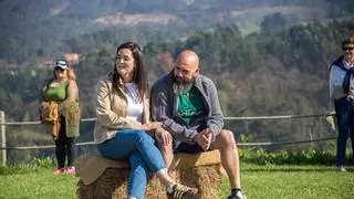 Cristina Acero y César Rodríguez, los vecinos de Cadavedo que reciben el sentido aplauso de La Regalina en Cadavedo por su "compromiso y cercanía"