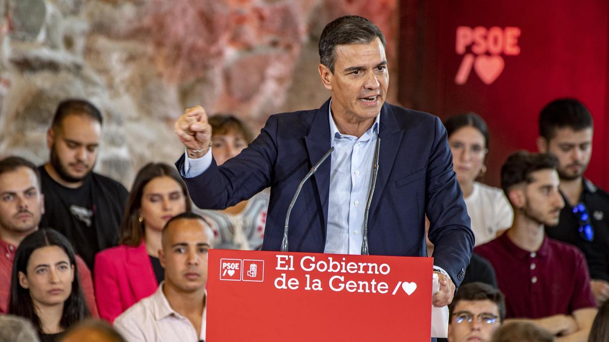 Sánchez: "No es que las grandes empresas energéticas vayan con el PP de la mano, es que llevan del ronzal al PP"