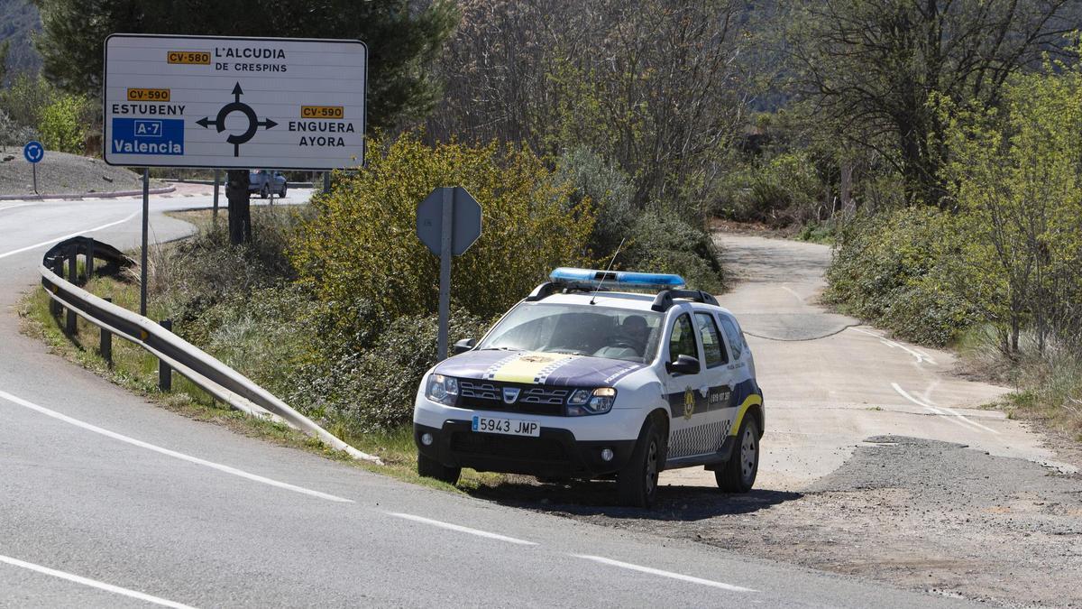 Un coche de la Policía Local en Anna.