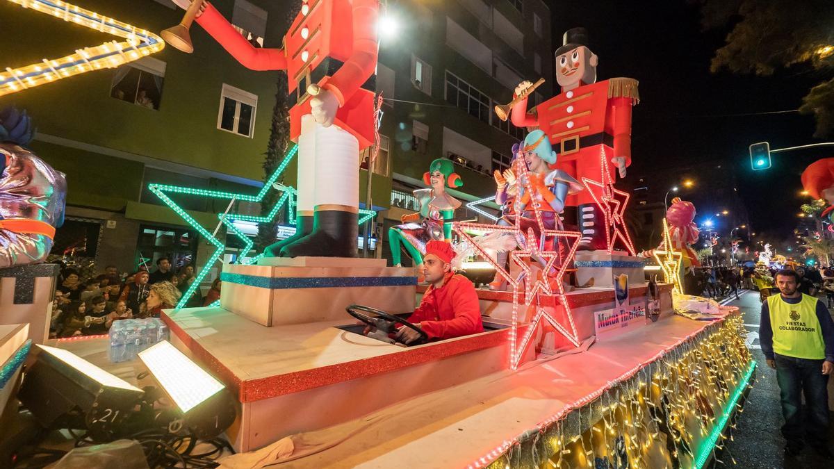 Celebración de una Cabalgata de Reyes anterior en las calles de Santa Cruz de Tenerife.