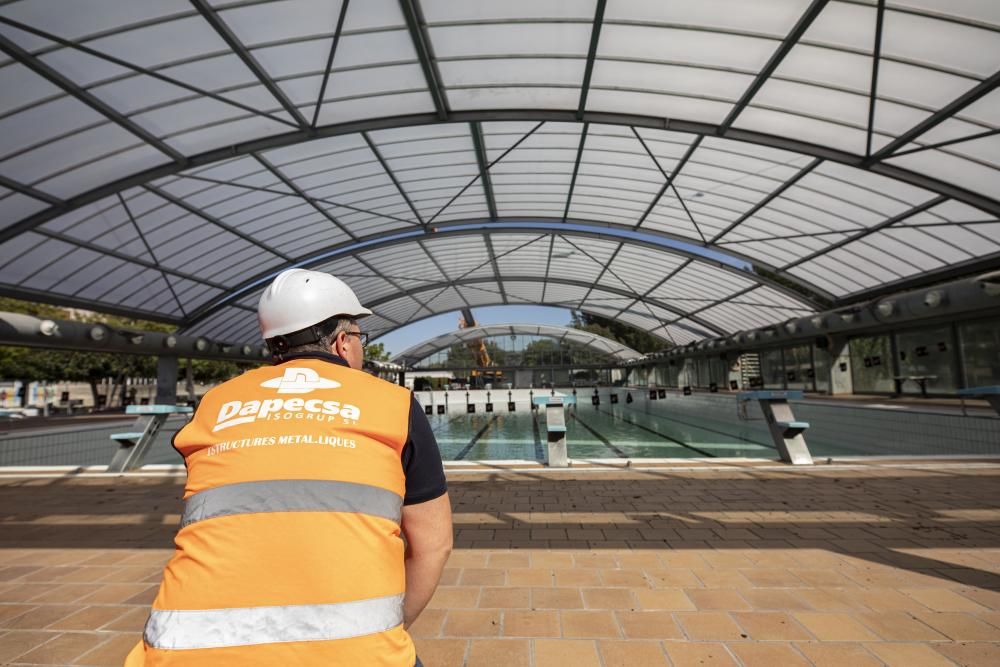 El GEiEG instal·la la nova cúpula de la piscina de 50 metres al complex de Sant Ponç de Girona