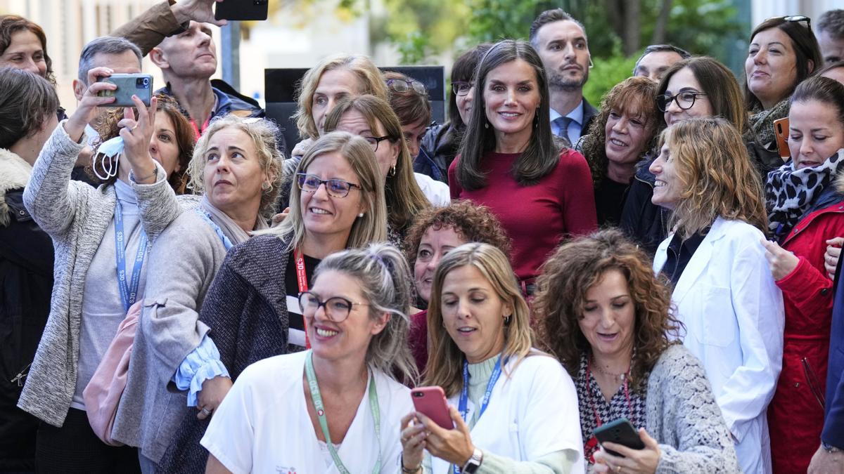 La Reina visita la unitat de salut mental del Parc Sanitari Sant Joan de Déu