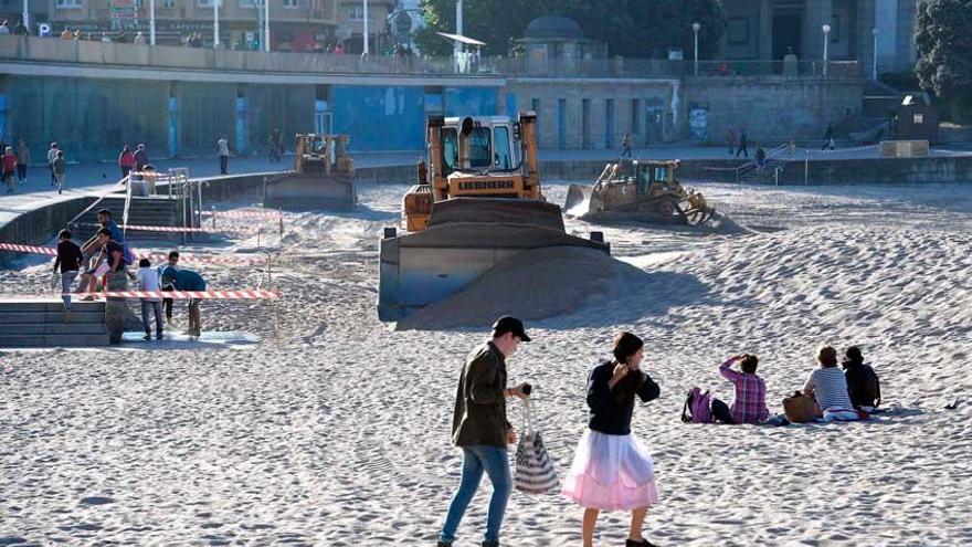 Las máquinas acondicionan desde hoy los arenales.