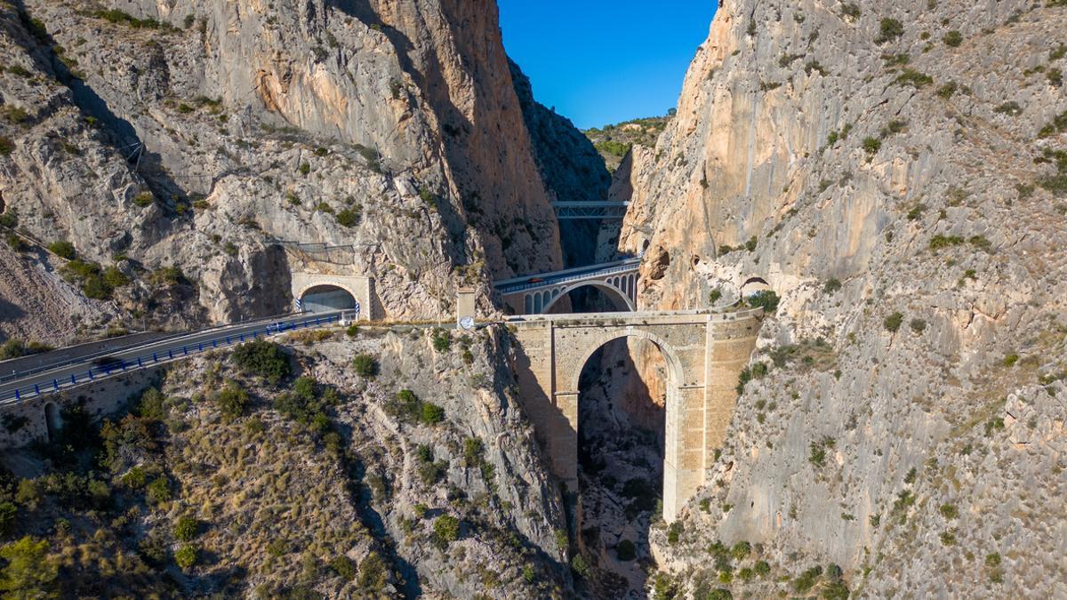 Recorre el cañón del Mascarat: la ruta de senderismo por el desfiladero más espectacular de Alicante