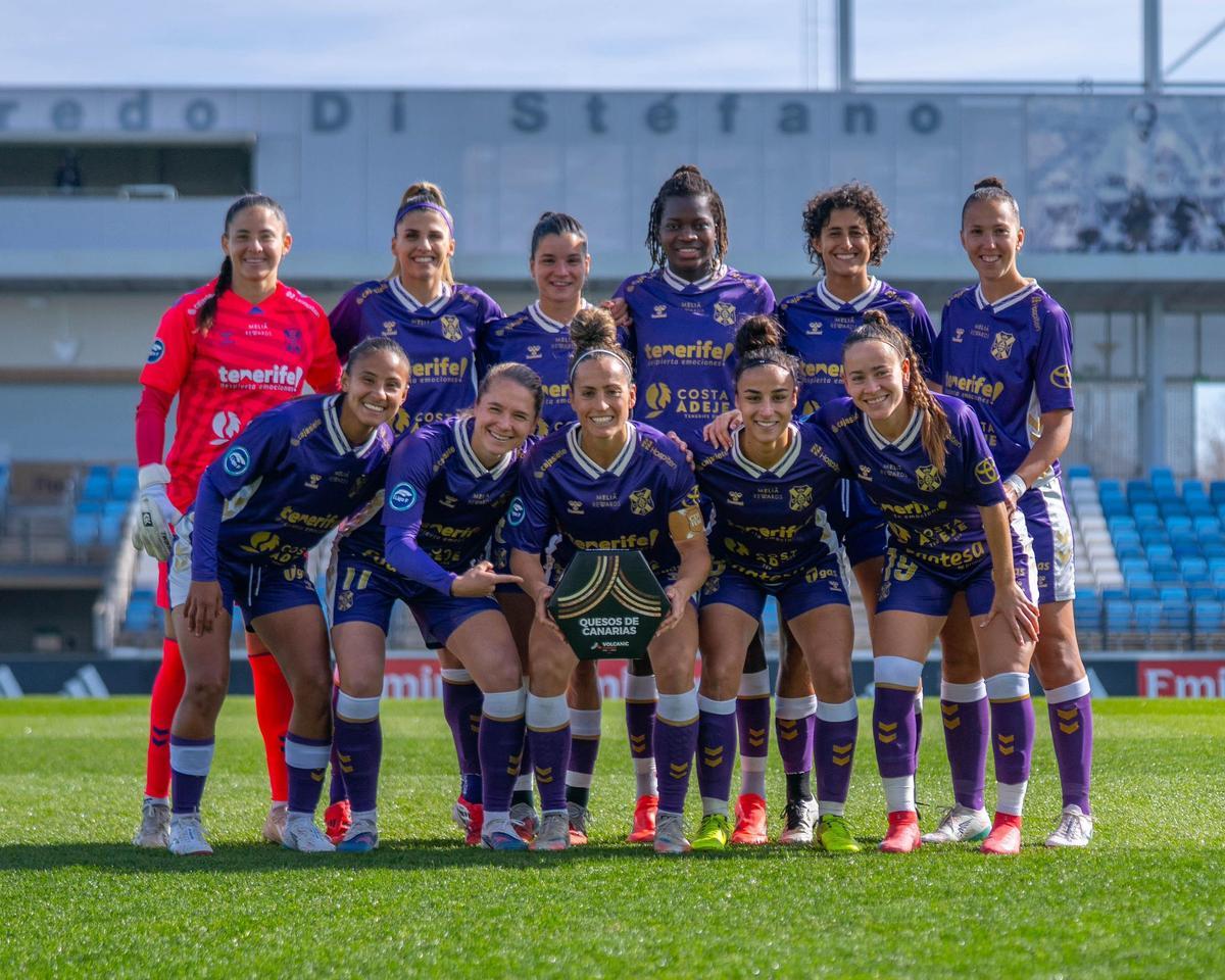Alineación titular del Costa Adeje en el partido contra el Real Madrid.
