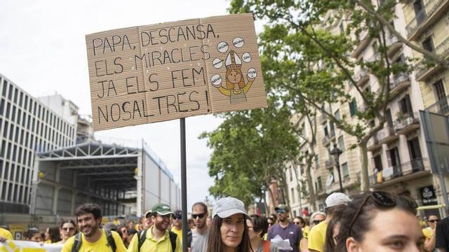Protesta durant l’última jornada de vaga educativa del curs passat coincidint amb la visita del Papa a Barcelona.