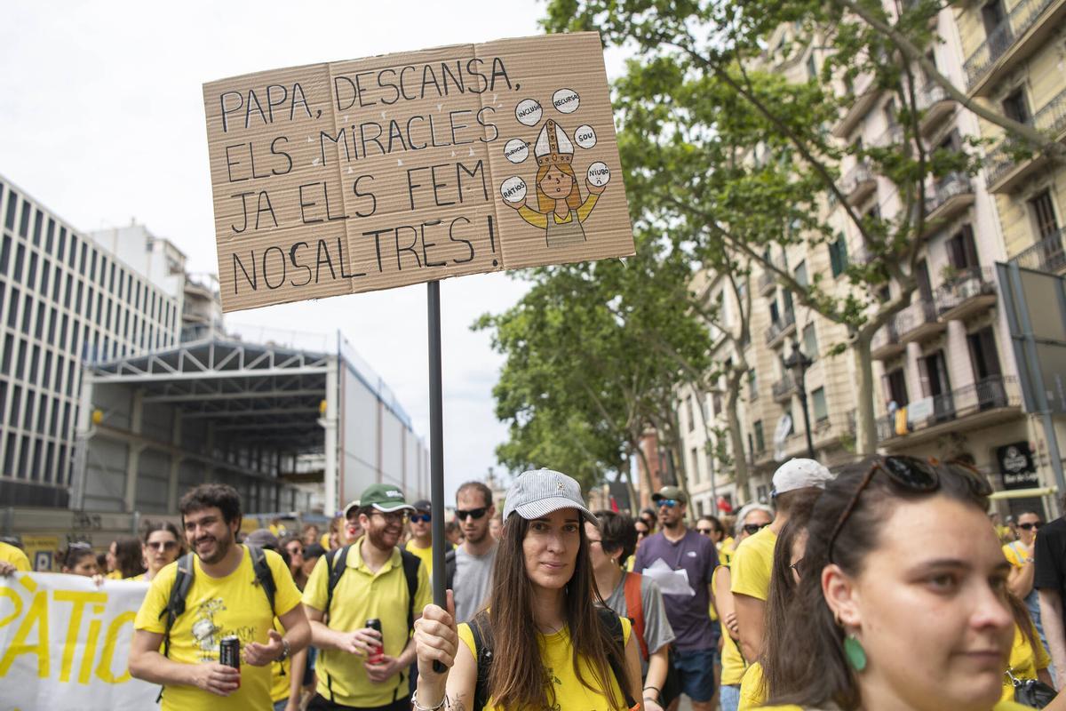 Protesta durante la última jornada de huelga educativa del curso pasado coincidiendo con la visita del Papa a Barcelona.