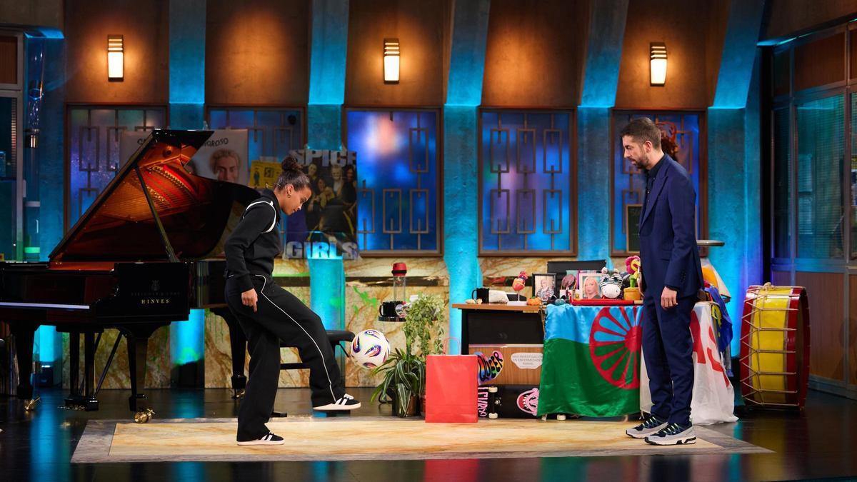 Vicky López, primera futbolista que cumple el reto de 'La Revuelta' sin repetir intentos