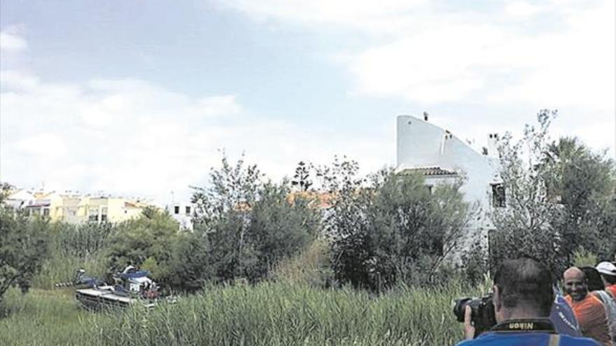 Torreblanca estrena la máquina de siega de cañizo en la zona del Prat