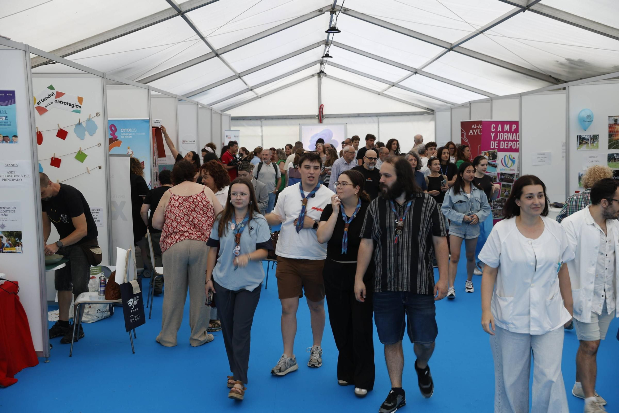 Así fue la feria de la salud del barrio gijonés de Laviada (en imágenes)