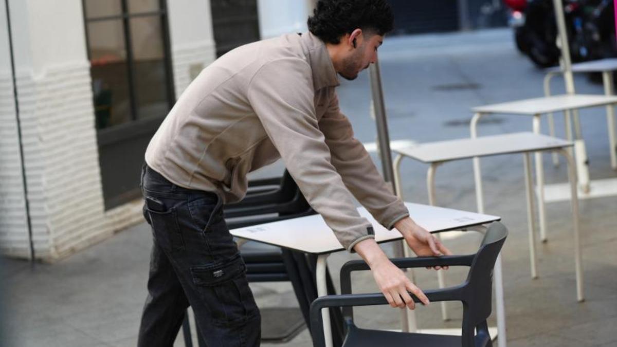 Un trabajador del sector hostelero.