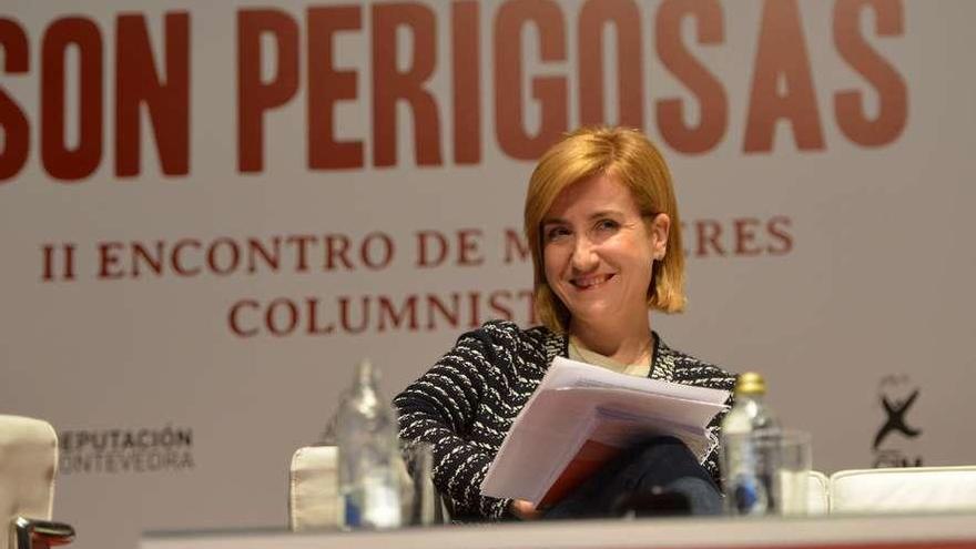 Irene Bascoy durante su intervención ayer en el Teatro Principal de Pontevedra. // Gustavo Santos