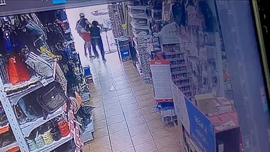 La Guardia Civil detiene a un hombre por dos robos con violencia en un comercio  de Marratxí