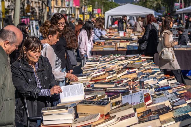 "Sant Jordi no és festiu, però sí és una gran festa"