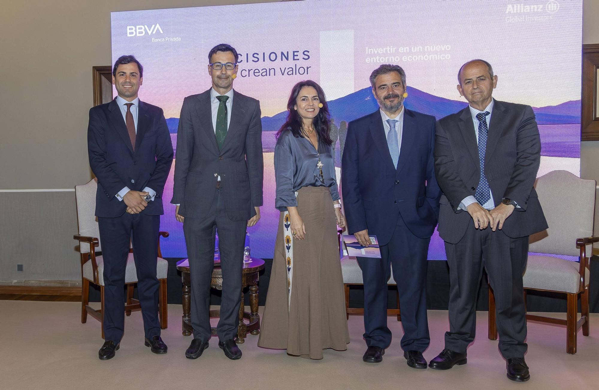 De izquierda a derecha, Juan Pedro Morenés (Allianz Global Investors), Daniel Miguel (BBVA), Marina Pérez (BBVA), Álvaro Manteca (BBVA) y José María Pardo (planificador patrimonial).