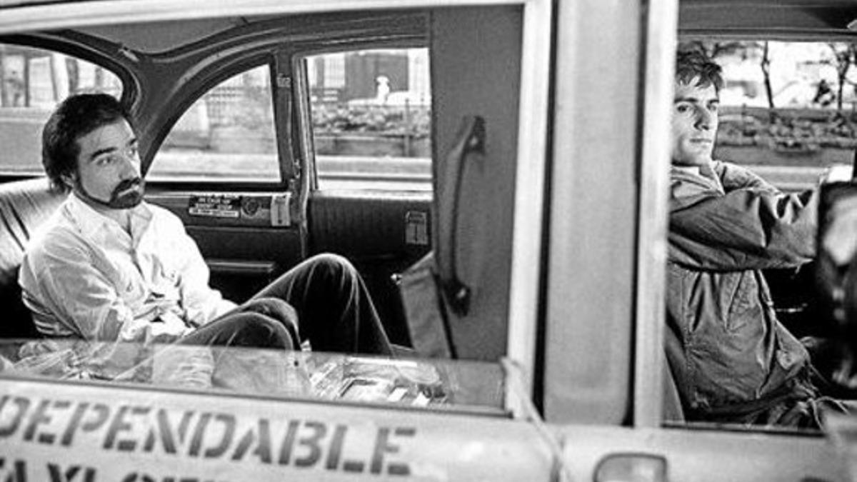 UN DIRECTOR EN MANOS DE SU ACTOR 3 Martin Scorsese se sienta en la parte trasera del taxi que conduce Robert de Niro, que encarna a un excombatiente que recorre Nueva York y acaba siendo un asesino.