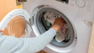 Zumo de Lidl en la lavadora: el secreto que blanquea la ropa como por arte de magia