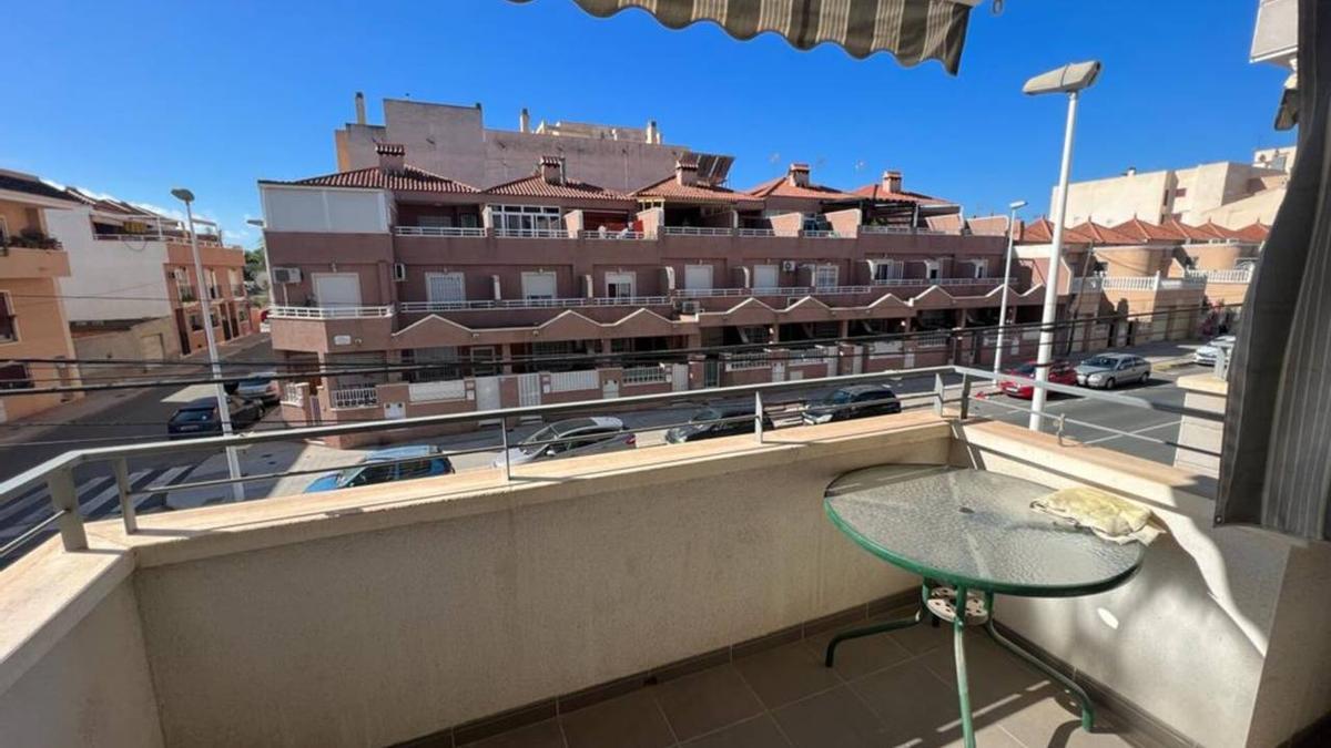 La amplia terraza del piso en L'Altet
