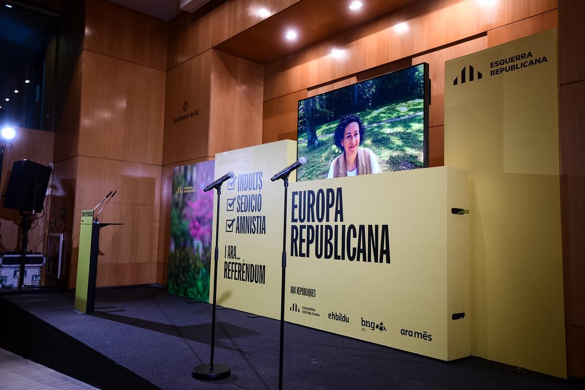 La secretaria general de ERC, Marta Rovira, interviniendo en el mitin por vía telemática desde Suiza.