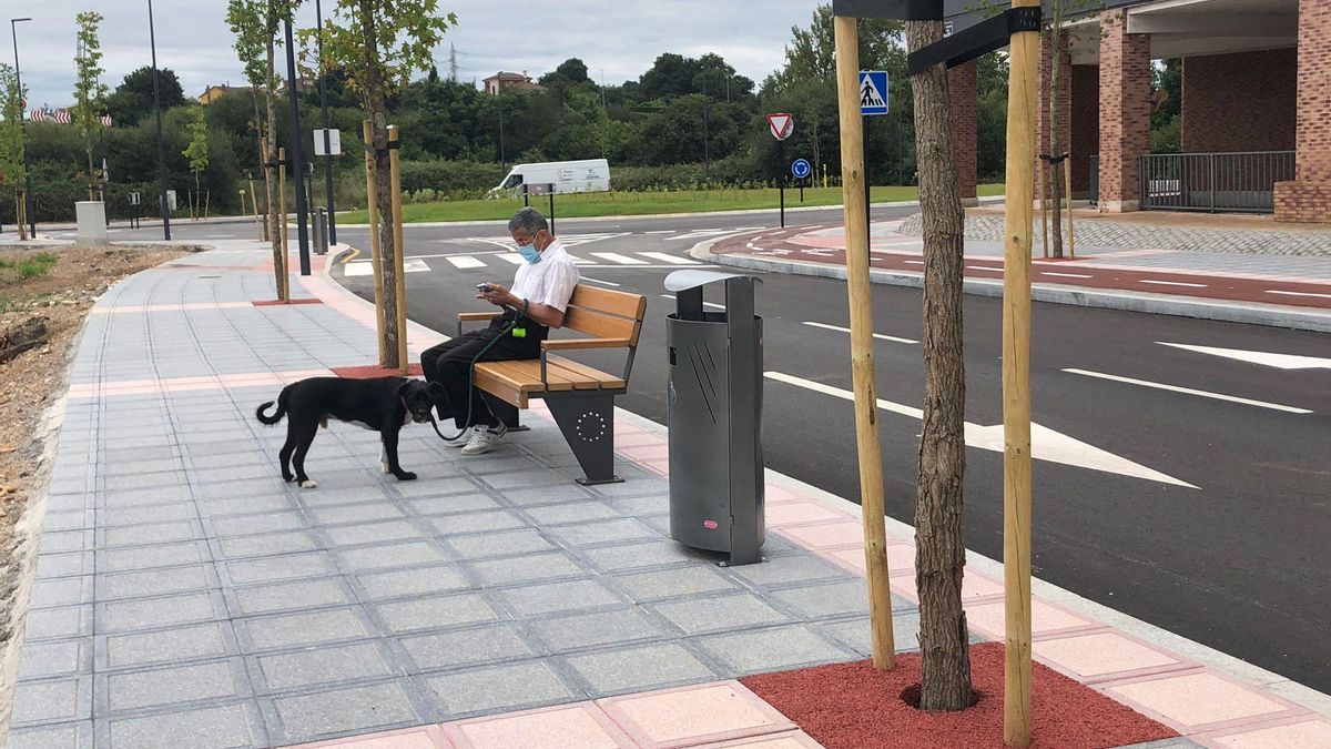 Aceras, áreas de descanso y carril bici: así queda la Avenida de los Bellotines tras la obra que integra la zona en la trama urbana de Lugones