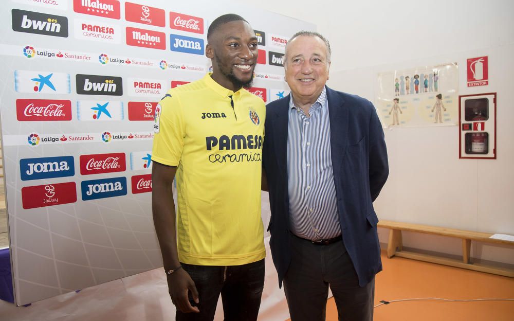 Presentación de Toko Ekambi en el Villarreal CF