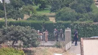 Desalojadas siete viviendas por el incendio de pastos en la carretera del Aeropuerto