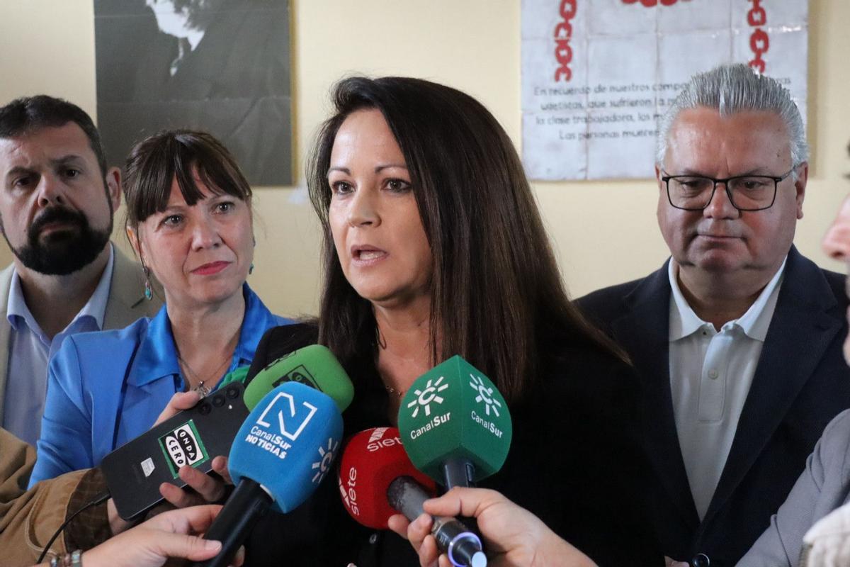 Silvia Mellado atiende a los medios tras la reunión con UGT.