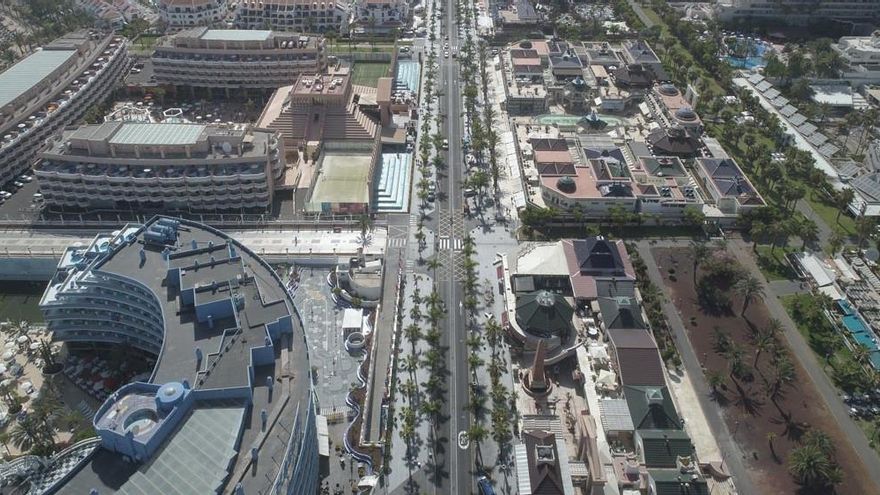 Se sube ebrio a un taxi, no paga el servicio y le fractura una muñeca al taxista en Tenerife